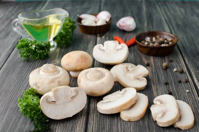 Горячие продажи консервированных цельных грибов шампиньонов в сиропе высшего качества для отелей и ресторанов